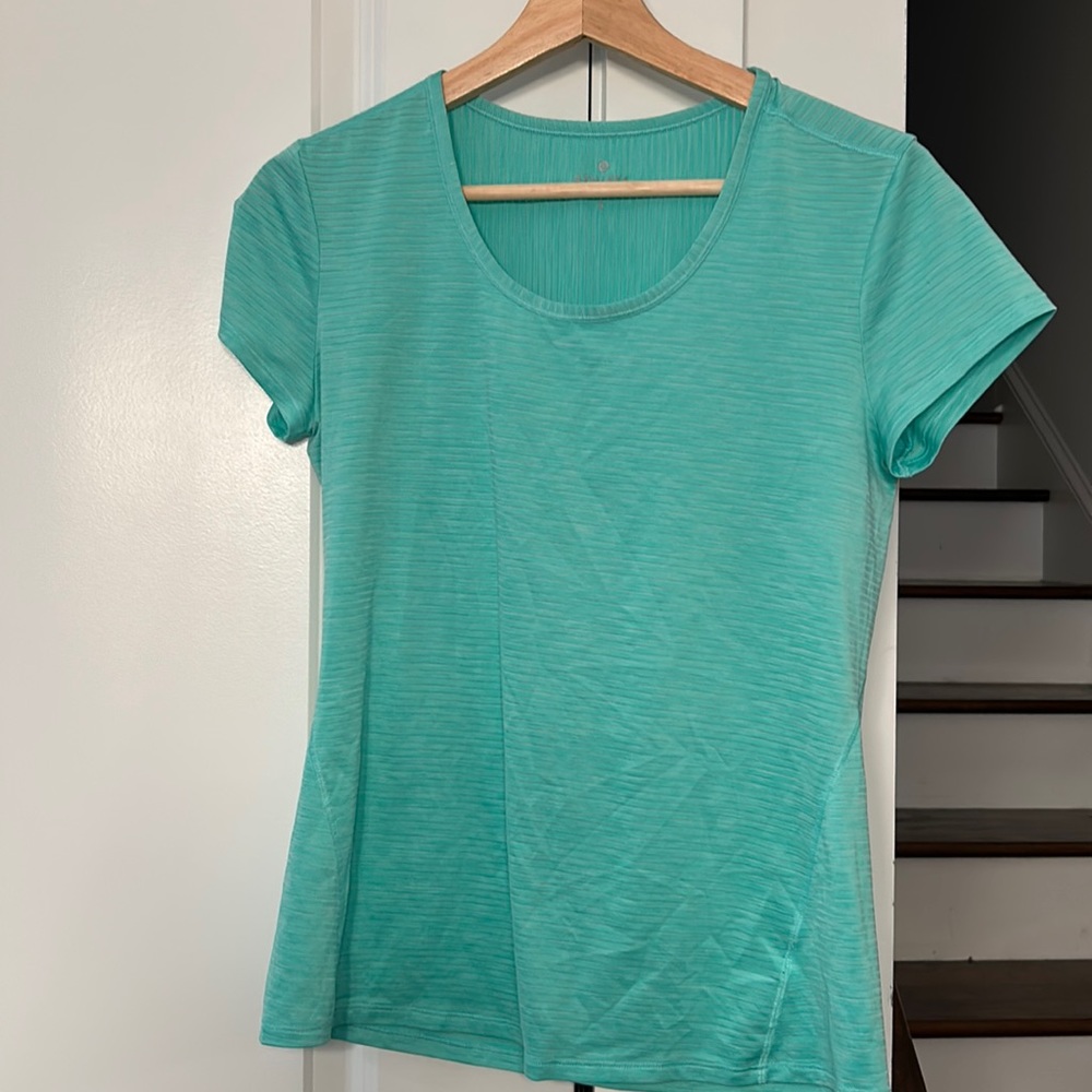 Athleta green top